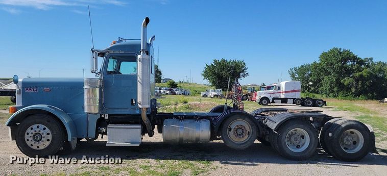 image for item NZ9941 2006 Peterbilt  379 semi truck
