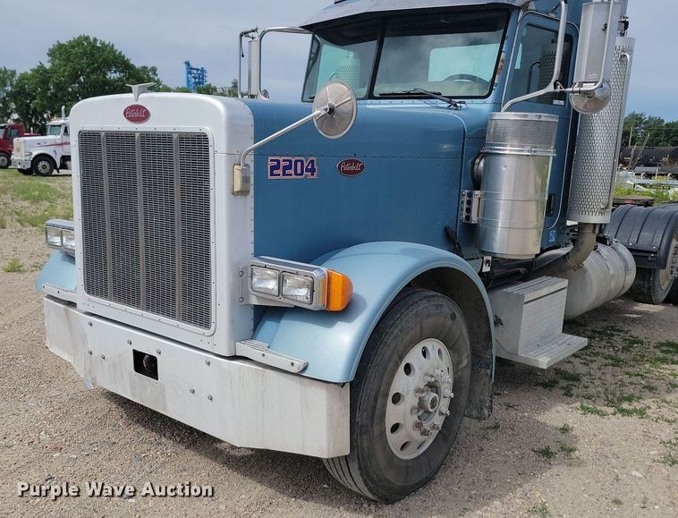 image for item NZ9941 2006 Peterbilt  379 semi truck