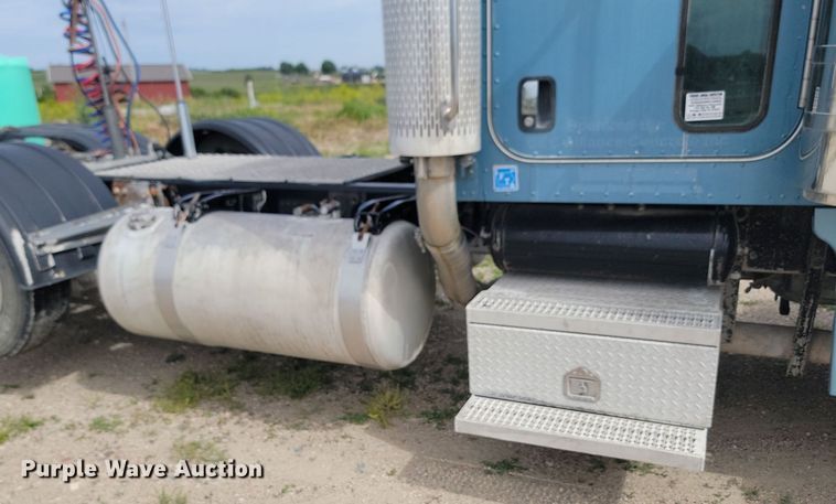 image for item NZ9941 2006 Peterbilt  379 semi truck