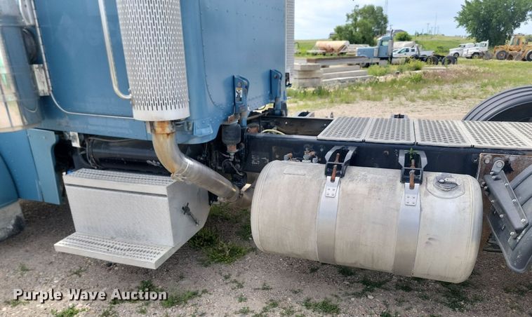 image for item NZ9941 2006 Peterbilt  379 semi truck