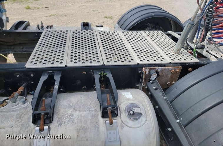 image for item NZ9941 2006 Peterbilt  379 semi truck