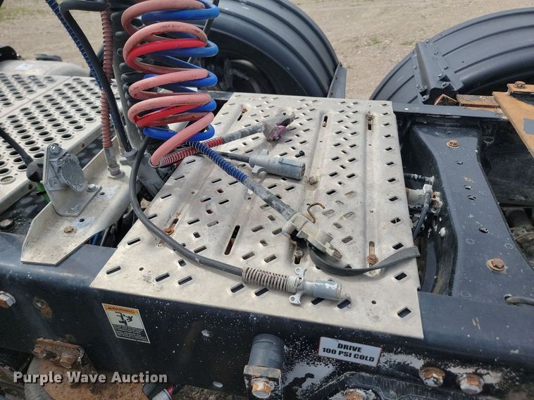 image for item NZ9941 2006 Peterbilt  379 semi truck