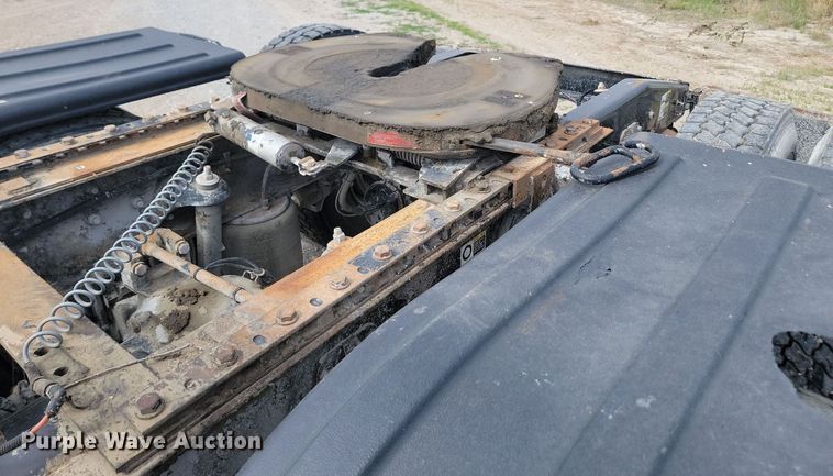 image for item NZ9941 2006 Peterbilt  379 semi truck