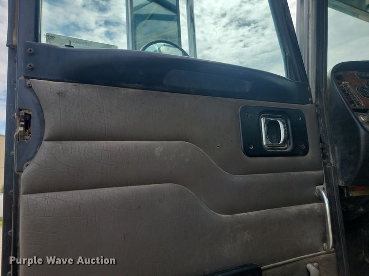 image for item NZ9941 2006 Peterbilt  379 semi truck