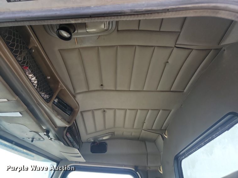 image for item NZ9941 2006 Peterbilt  379 semi truck