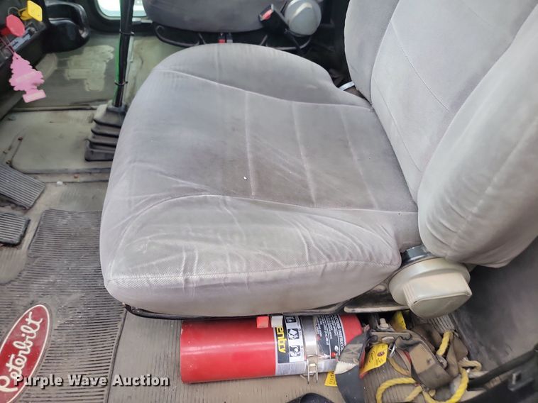 image for item NZ9941 2006 Peterbilt  379 semi truck