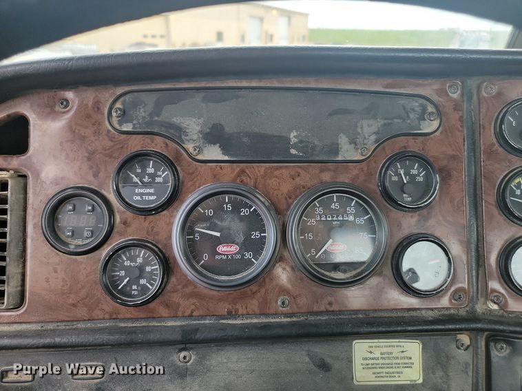 image for item NZ9941 2006 Peterbilt  379 semi truck