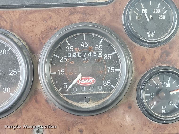 image for item NZ9941 2006 Peterbilt  379 semi truck