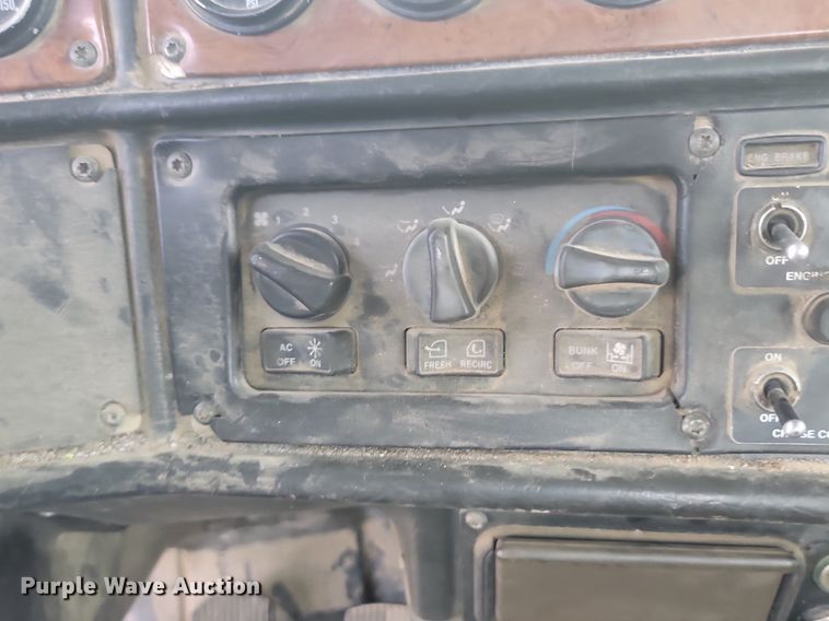 image for item NZ9941 2006 Peterbilt  379 semi truck