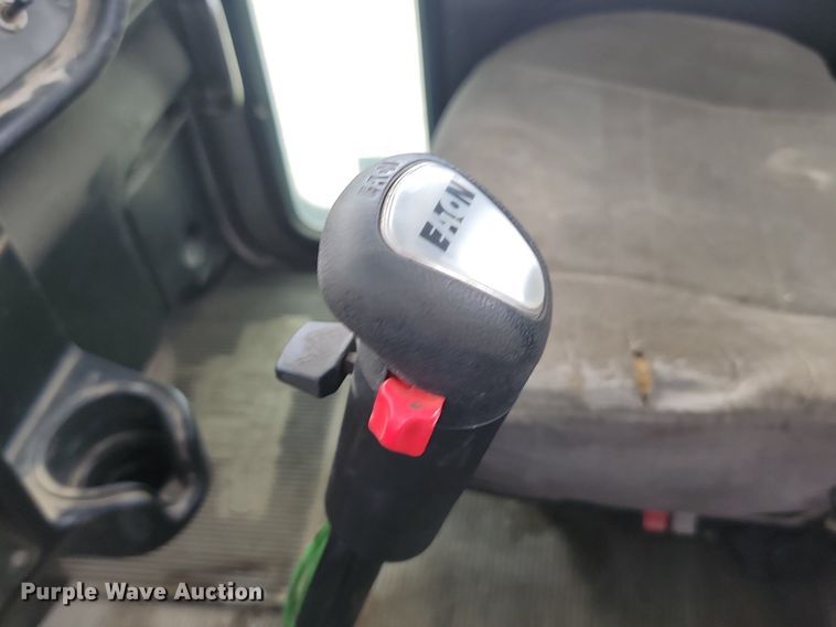 image for item NZ9941 2006 Peterbilt  379 semi truck