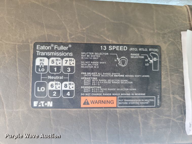 image for item NZ9941 2006 Peterbilt  379 semi truck