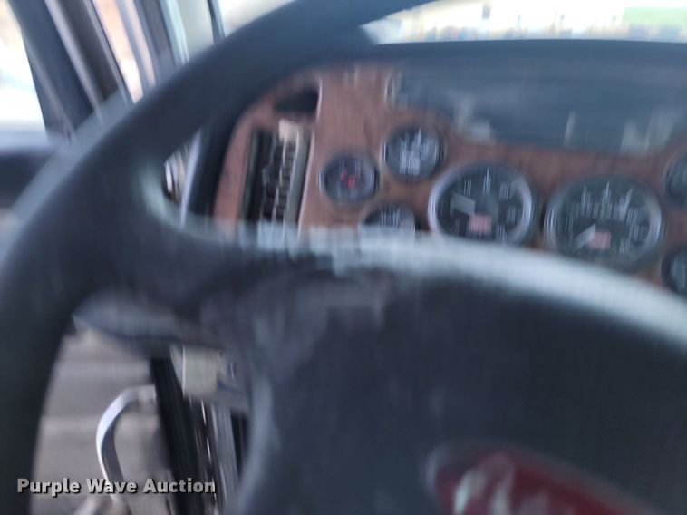 image for item NZ9941 2006 Peterbilt  379 semi truck