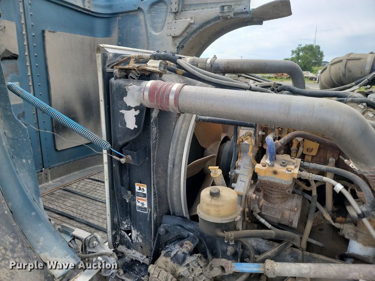 image for item NZ9941 2006 Peterbilt  379 semi truck