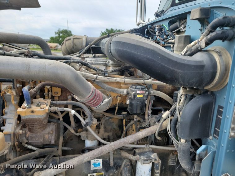 image for item NZ9941 2006 Peterbilt  379 semi truck