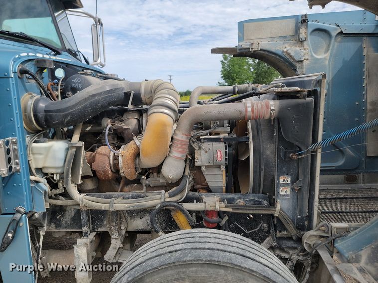 image for item NZ9941 2006 Peterbilt  379 semi truck