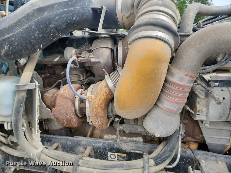 image for item NZ9941 2006 Peterbilt  379 semi truck