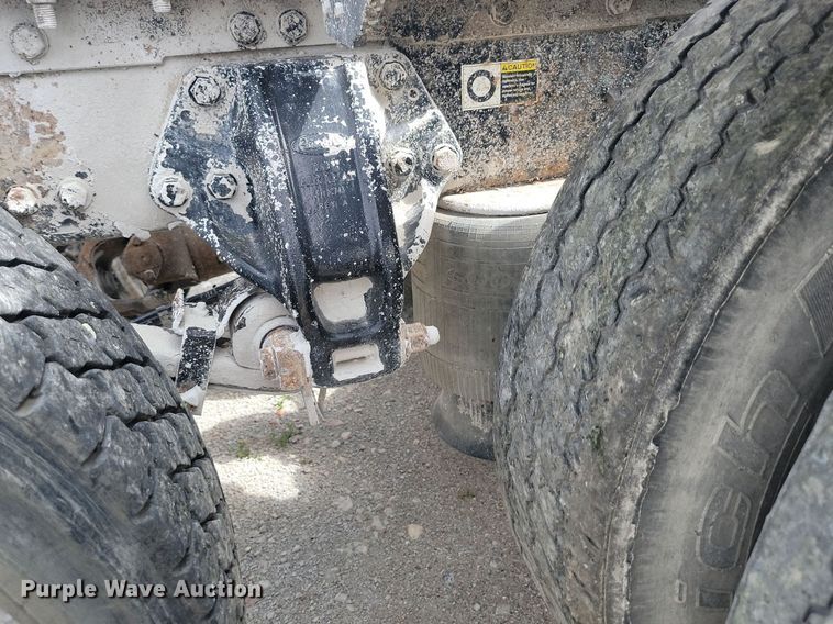 image for item NZ9941 2006 Peterbilt  379 semi truck