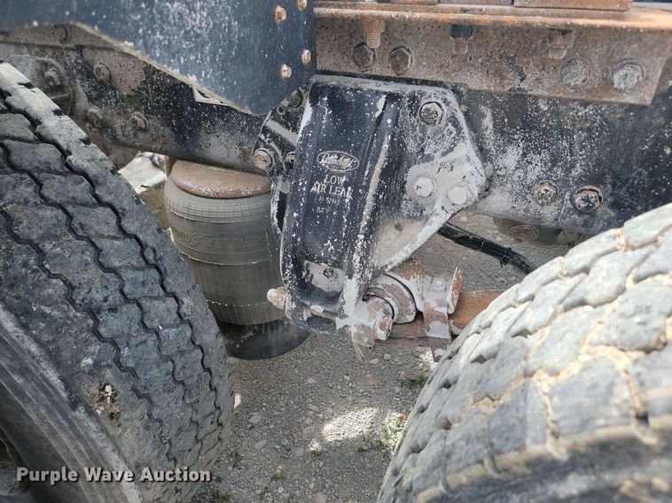 image for item NZ9941 2006 Peterbilt  379 semi truck