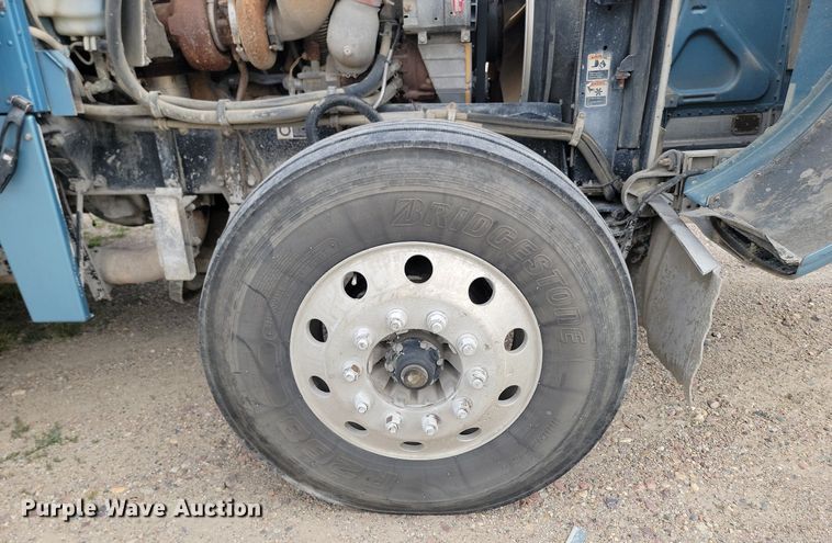 image for item NZ9941 2006 Peterbilt  379 semi truck