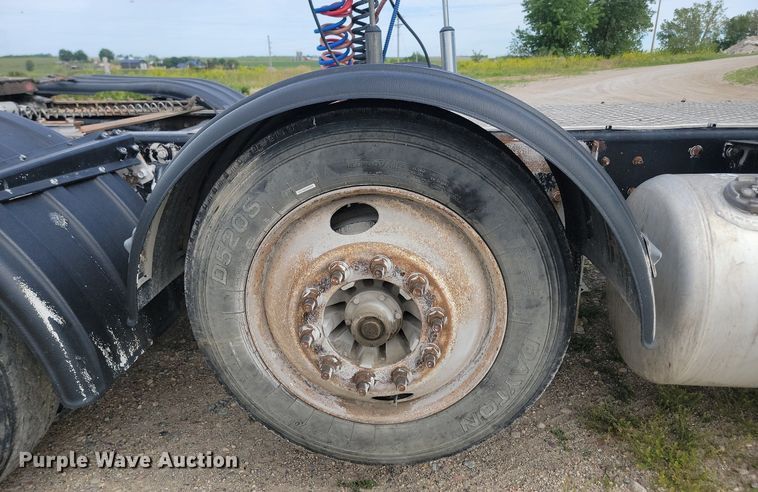 image for item NZ9941 2006 Peterbilt  379 semi truck