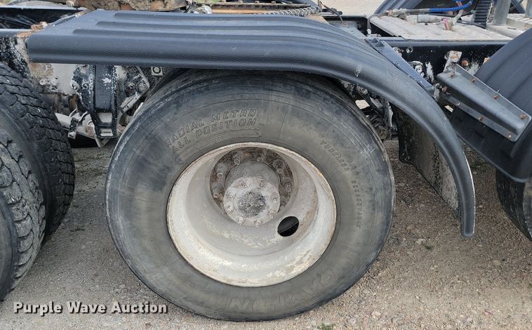 image for item NZ9941 2006 Peterbilt  379 semi truck