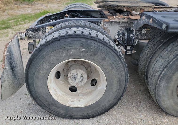 image for item NZ9941 2006 Peterbilt  379 semi truck