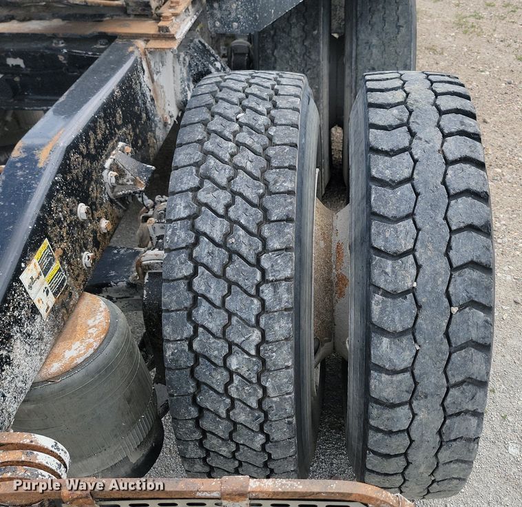 image for item NZ9941 2006 Peterbilt  379 semi truck