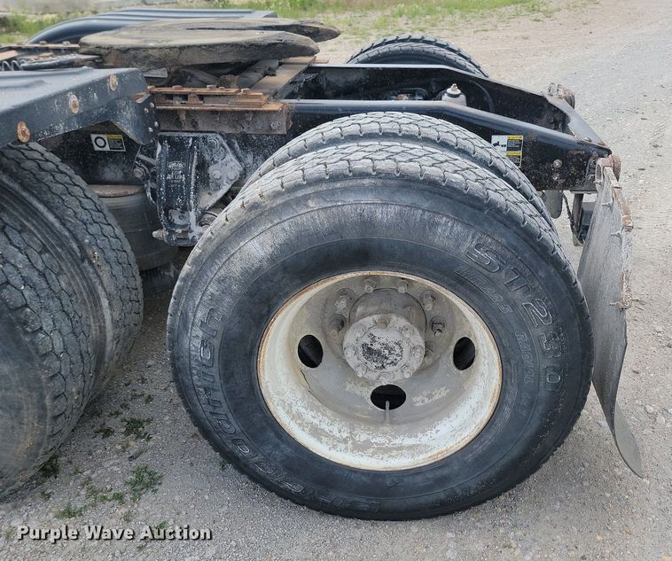 image for item NZ9941 2006 Peterbilt  379 semi truck