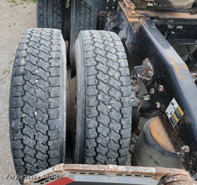 image for item NZ9941 2006 Peterbilt  379 semi truck