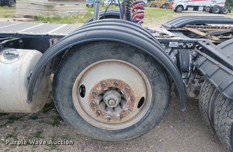 image for item NZ9941 2006 Peterbilt  379 semi truck