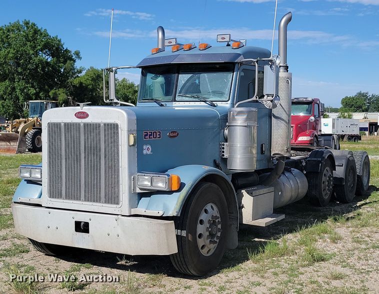 image for item NZ9942 2006 Peterbilt  379 semi truck