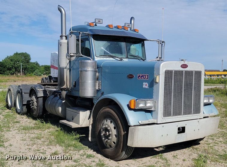image for item NZ9942 2006 Peterbilt  379 semi truck