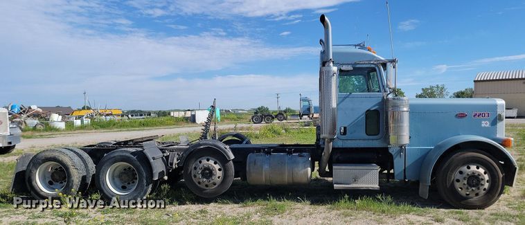 image for item NZ9942 2006 Peterbilt  379 semi truck