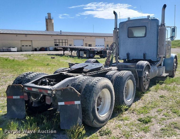 image for item NZ9942 2006 Peterbilt  379 semi truck