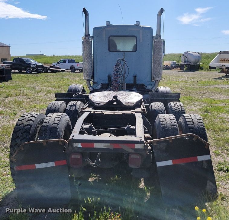 image for item NZ9942 2006 Peterbilt  379 semi truck