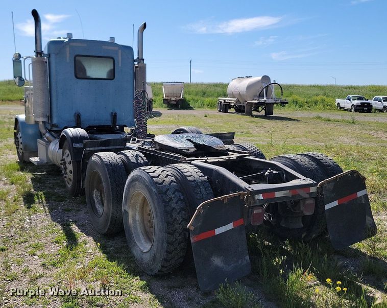 image for item NZ9942 2006 Peterbilt  379 semi truck