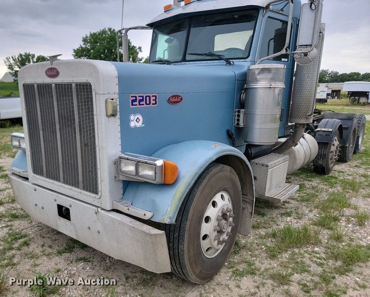 image for item NZ9942 2006 Peterbilt  379 semi truck