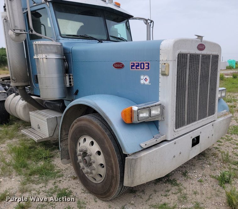 image for item NZ9942 2006 Peterbilt  379 semi truck