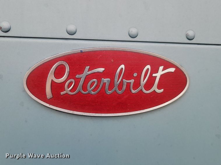 image for item NZ9942 2006 Peterbilt  379 semi truck
