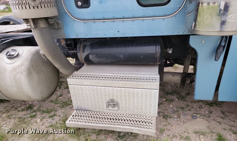 image for item NZ9942 2006 Peterbilt  379 semi truck