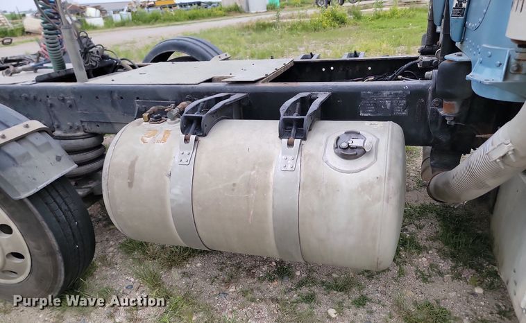 image for item NZ9942 2006 Peterbilt  379 semi truck