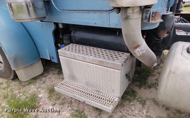 image for item NZ9942 2006 Peterbilt  379 semi truck