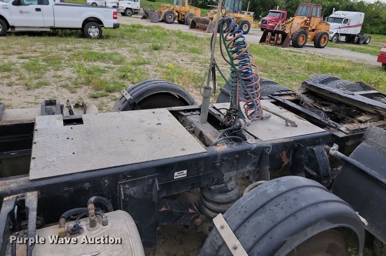 image for item NZ9942 2006 Peterbilt  379 semi truck