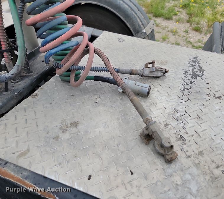 image for item NZ9942 2006 Peterbilt  379 semi truck