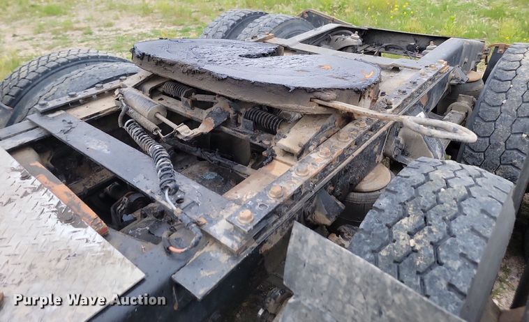 image for item NZ9942 2006 Peterbilt  379 semi truck