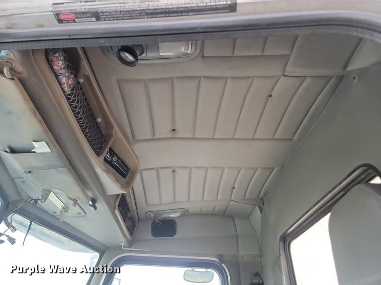 image for item NZ9942 2006 Peterbilt  379 semi truck