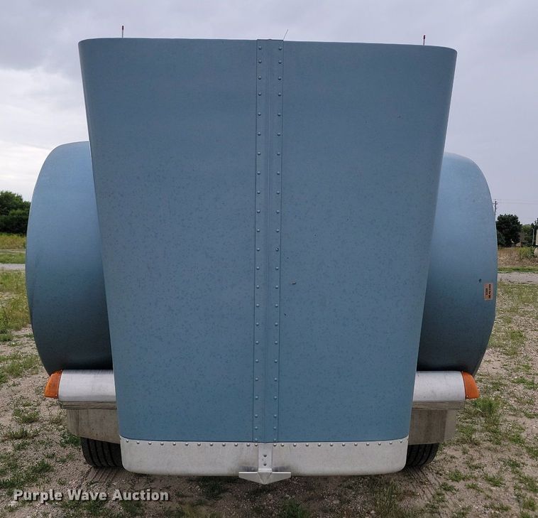 image for item NZ9942 2006 Peterbilt  379 semi truck