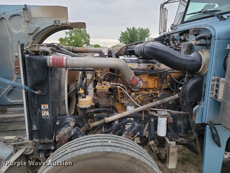 image for item NZ9942 2006 Peterbilt  379 semi truck