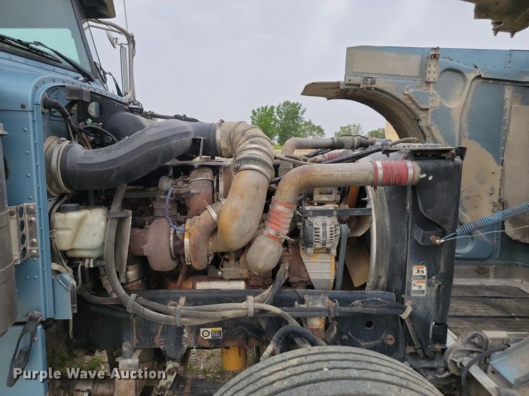 image for item NZ9942 2006 Peterbilt  379 semi truck