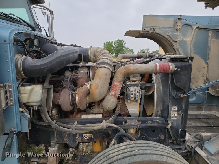 image for item NZ9942 2006 Peterbilt  379 semi truck